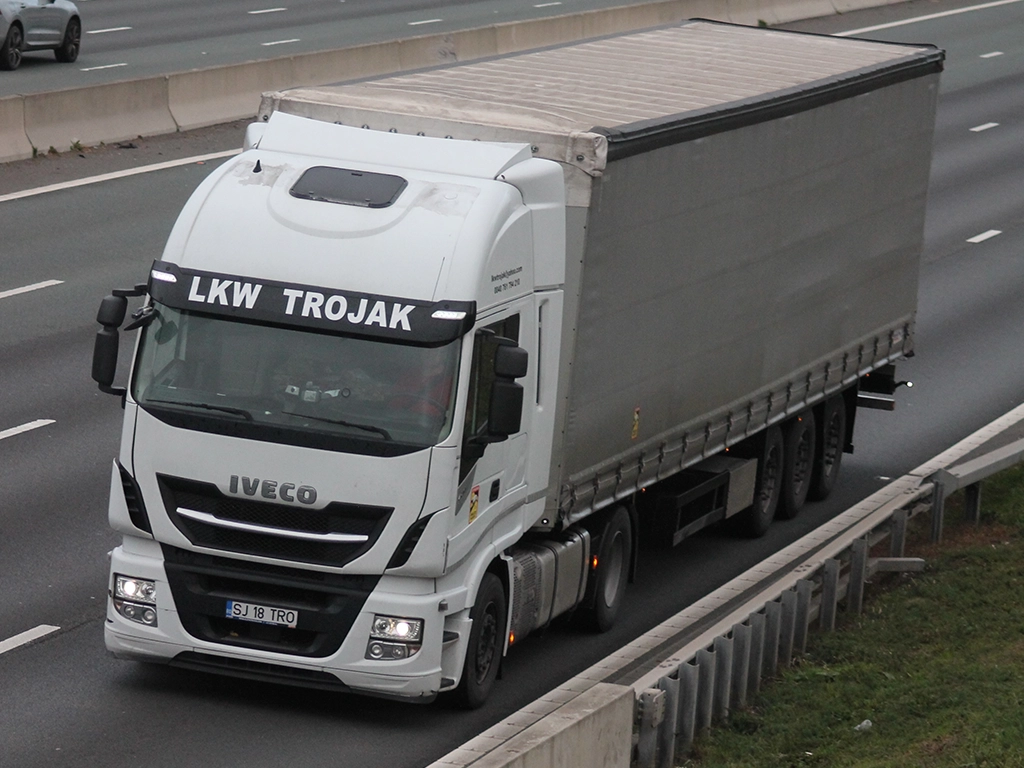 camion Iveco pe drumurile Angliei