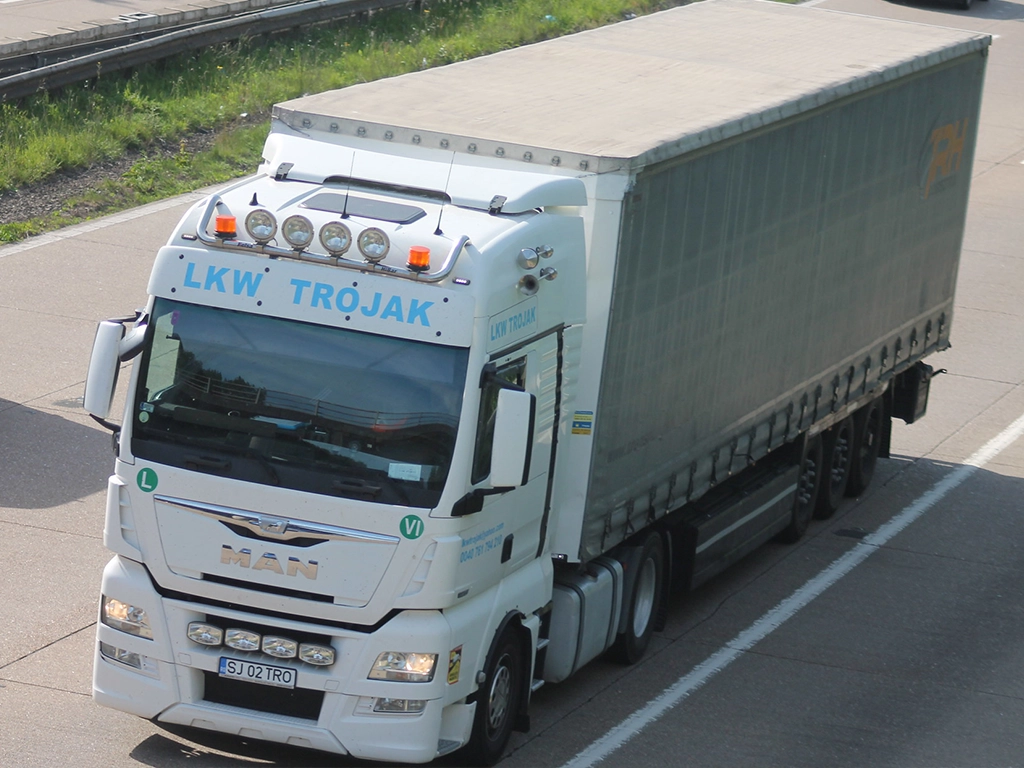 camion lkw trojak surprins de paparazzi