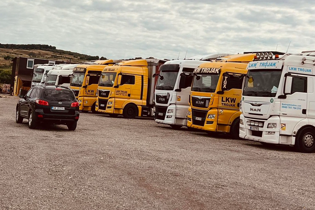 flota de transport mărfuri a firmei lkw trojak