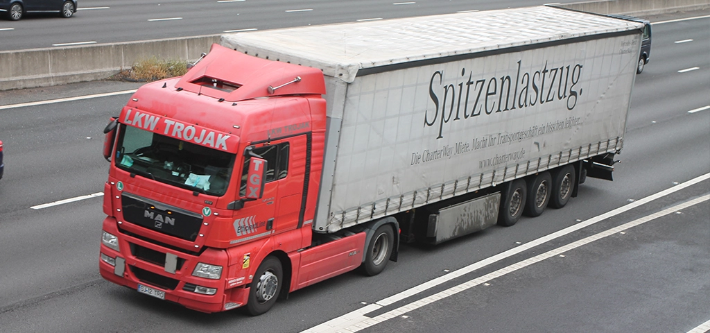 camion lkw trojak pentru transport internațional